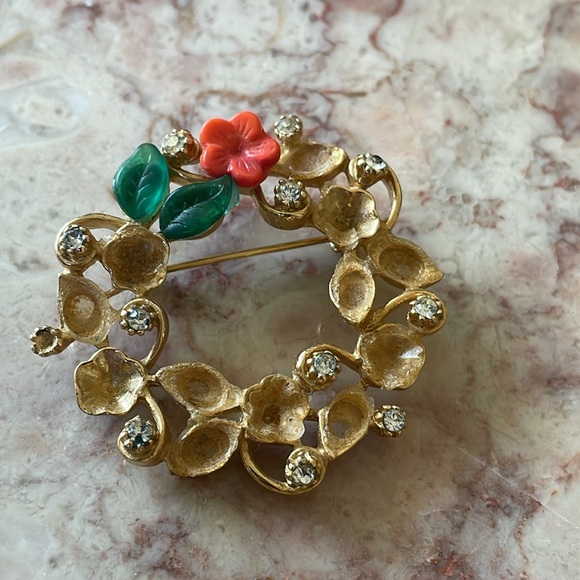 EUC~Vintage Lot Of 9 Various Sizes & Styles Of Gold Plated Beooches - Picture 2 of 11